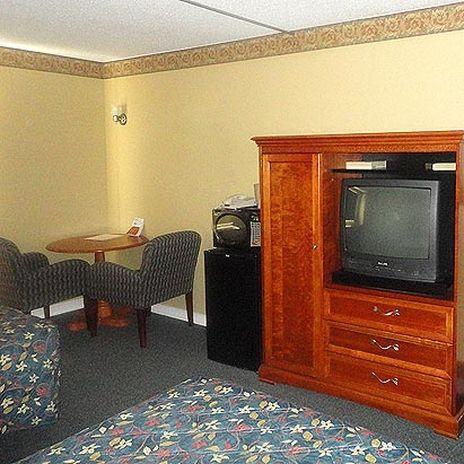 Days Inn By Wyndham West Branch Iowa City Area Ruang foto