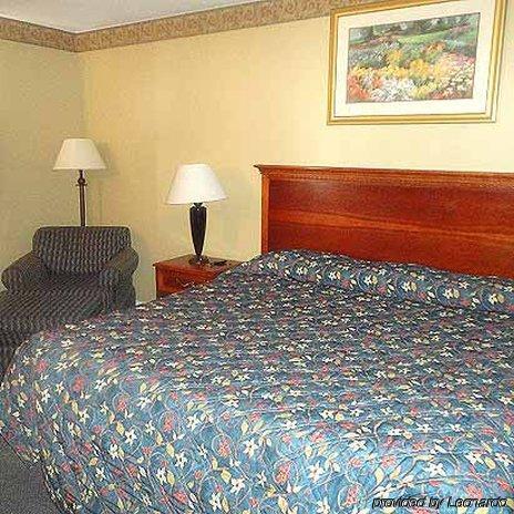 Days Inn By Wyndham West Branch Iowa City Area Ruang foto