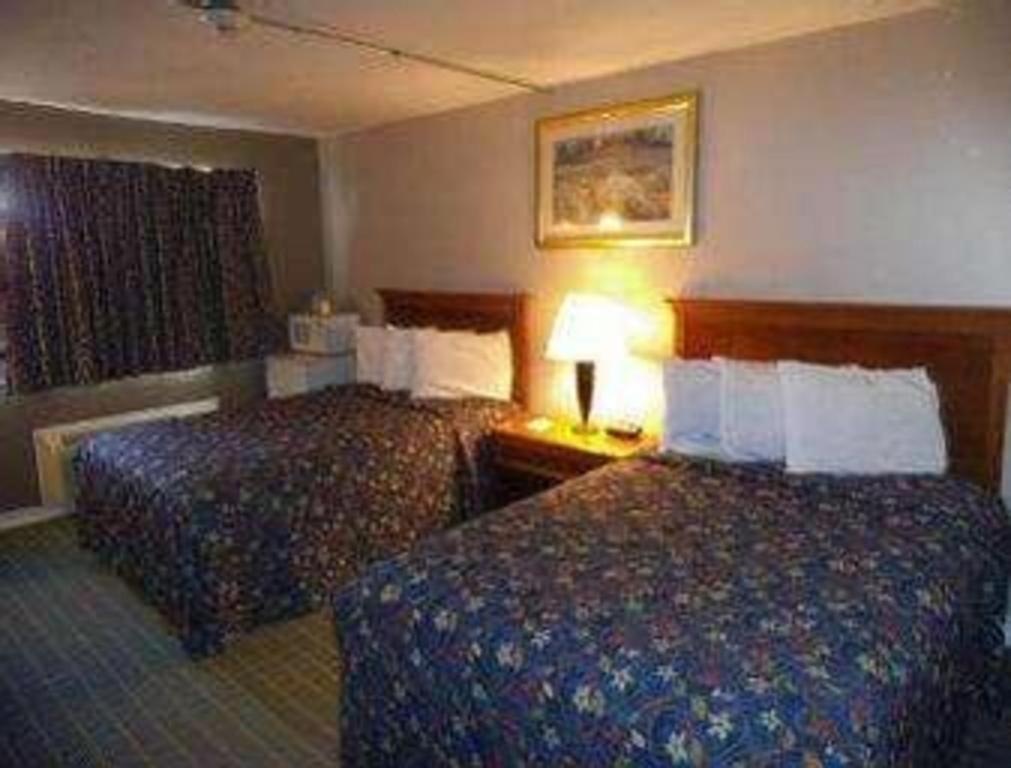 Days Inn By Wyndham West Branch Iowa City Area Bagian luar foto