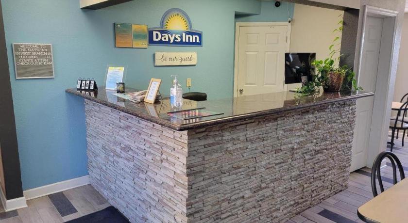 Days Inn By Wyndham West Branch Iowa City Area Bagian luar foto