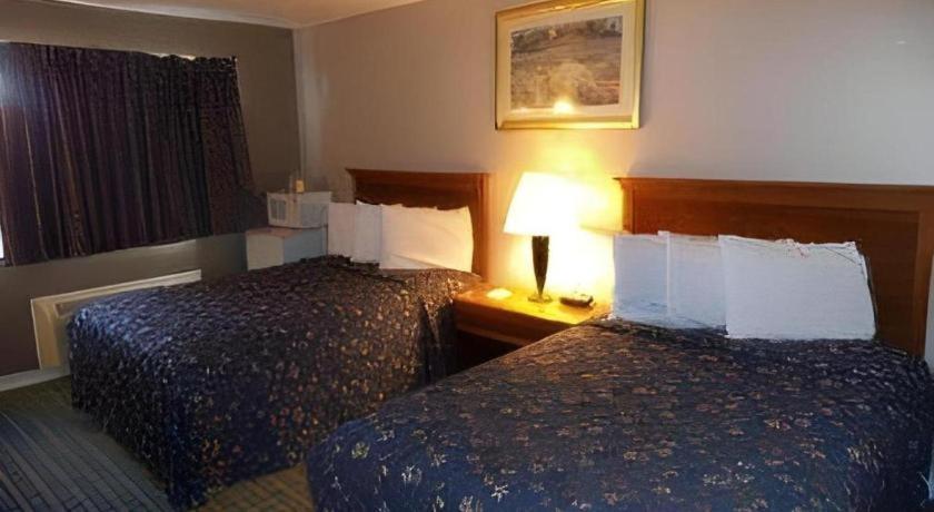 Days Inn By Wyndham West Branch Iowa City Area Bagian luar foto
