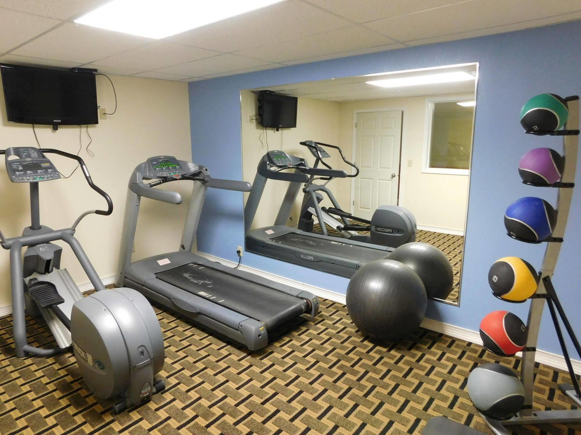 Days Inn By Wyndham West Branch Iowa City Area Bagian luar foto